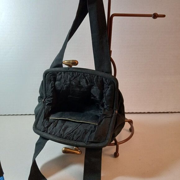 Vintage Kiss Clasp Black Fabric Bag Cottagecore Grandmacore - Picture 3 of 9